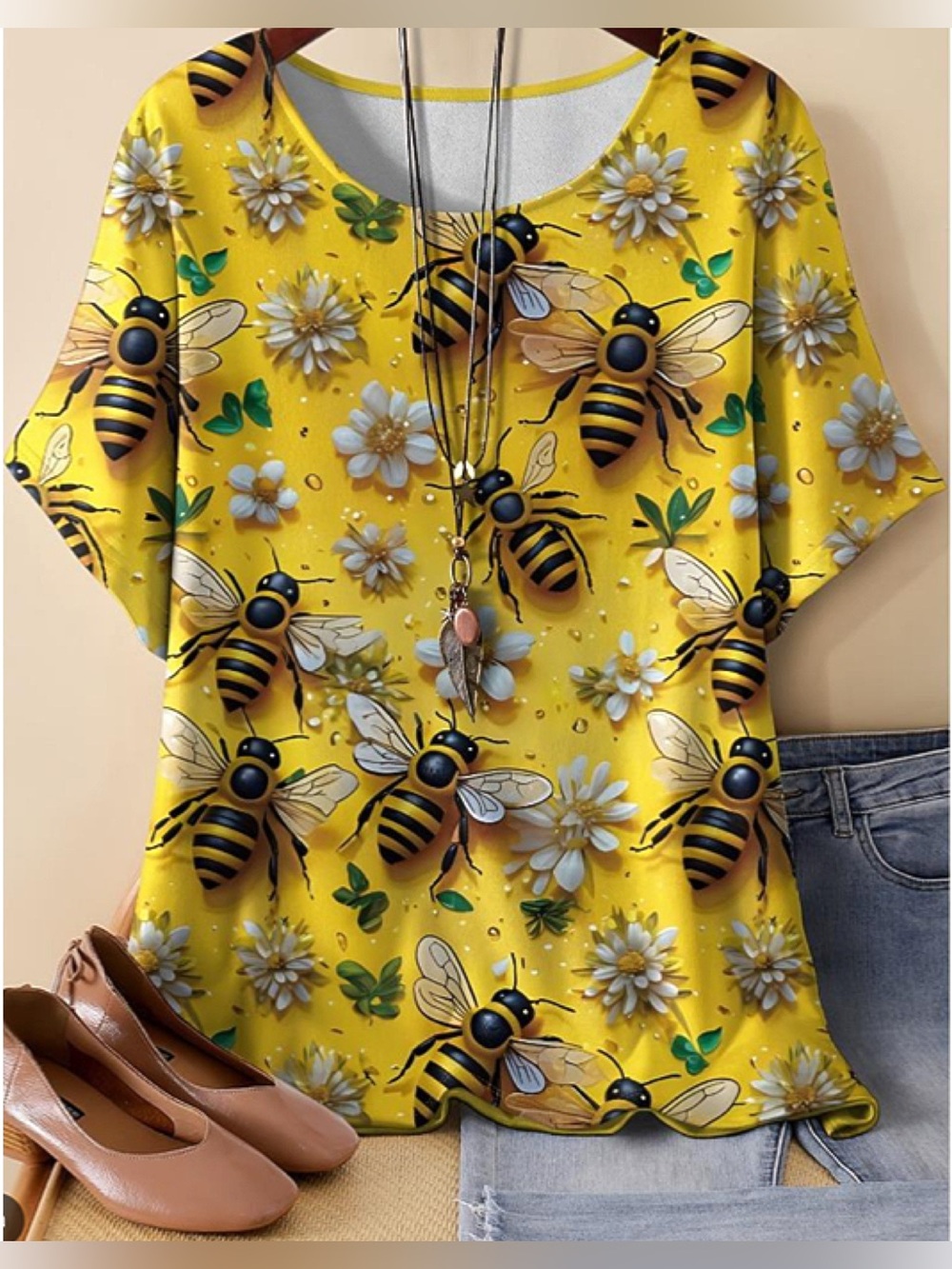 Yellow Bee Print Women's Tee • NWOT • 31" p2p, 33" length